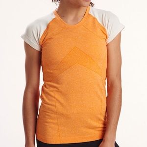 Oiselle Flyte 2000 tee, pop